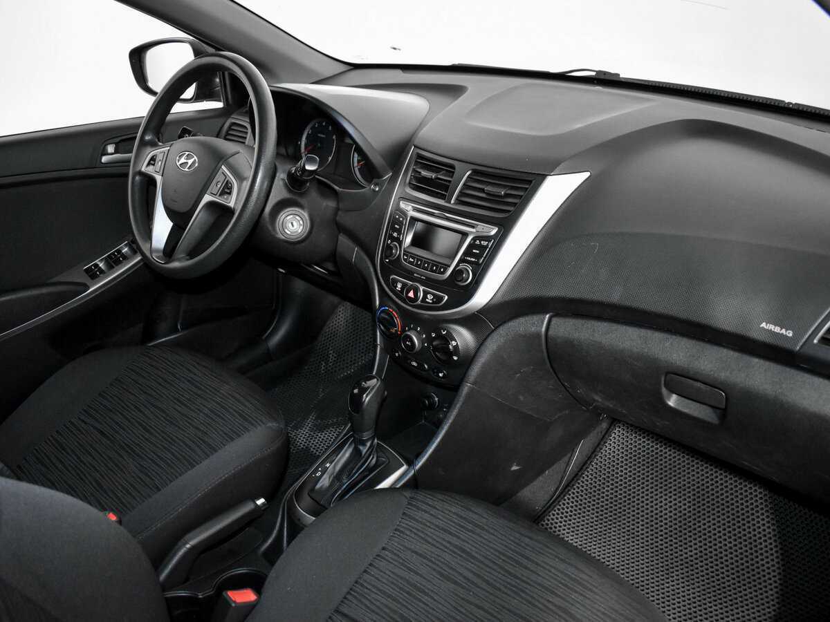 Hyundai Solaris с пробегом — 2015 год. Фото: #12