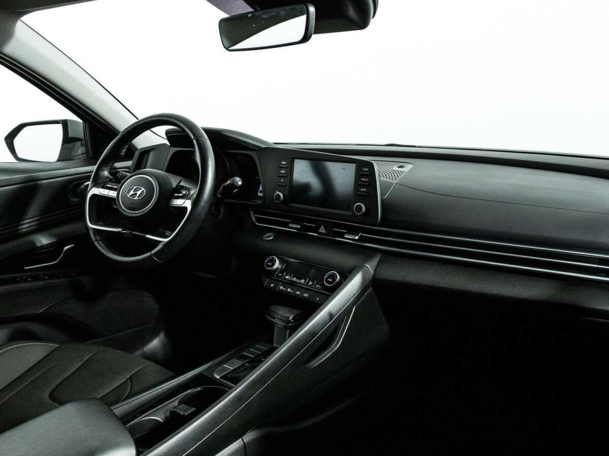 Hyundai Elantra с пробегом — 2021 год. Фото: #8