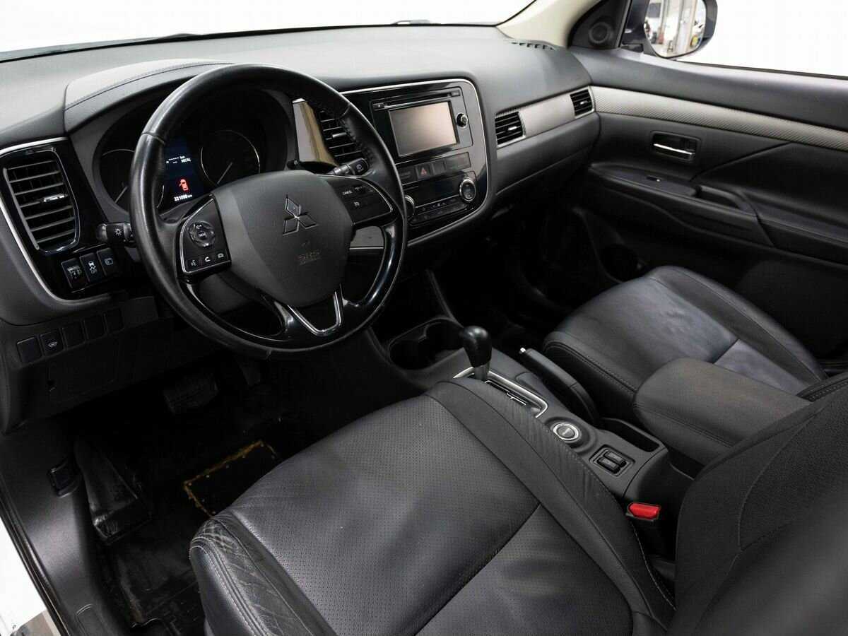 Mitsubishi Outlander с пробегом — 2015 год. Фото: #8
