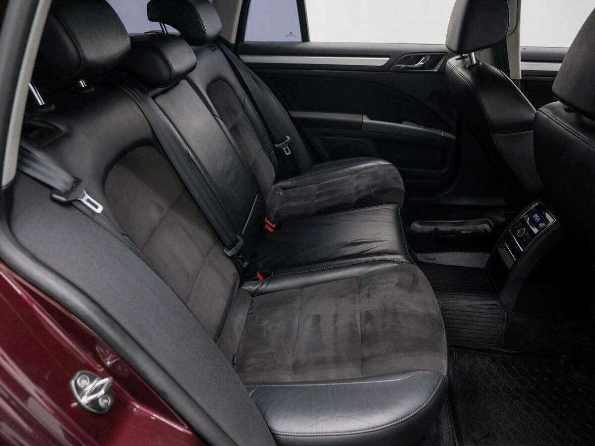 Skoda Superb с пробегом — 2014 год. Фото: #8