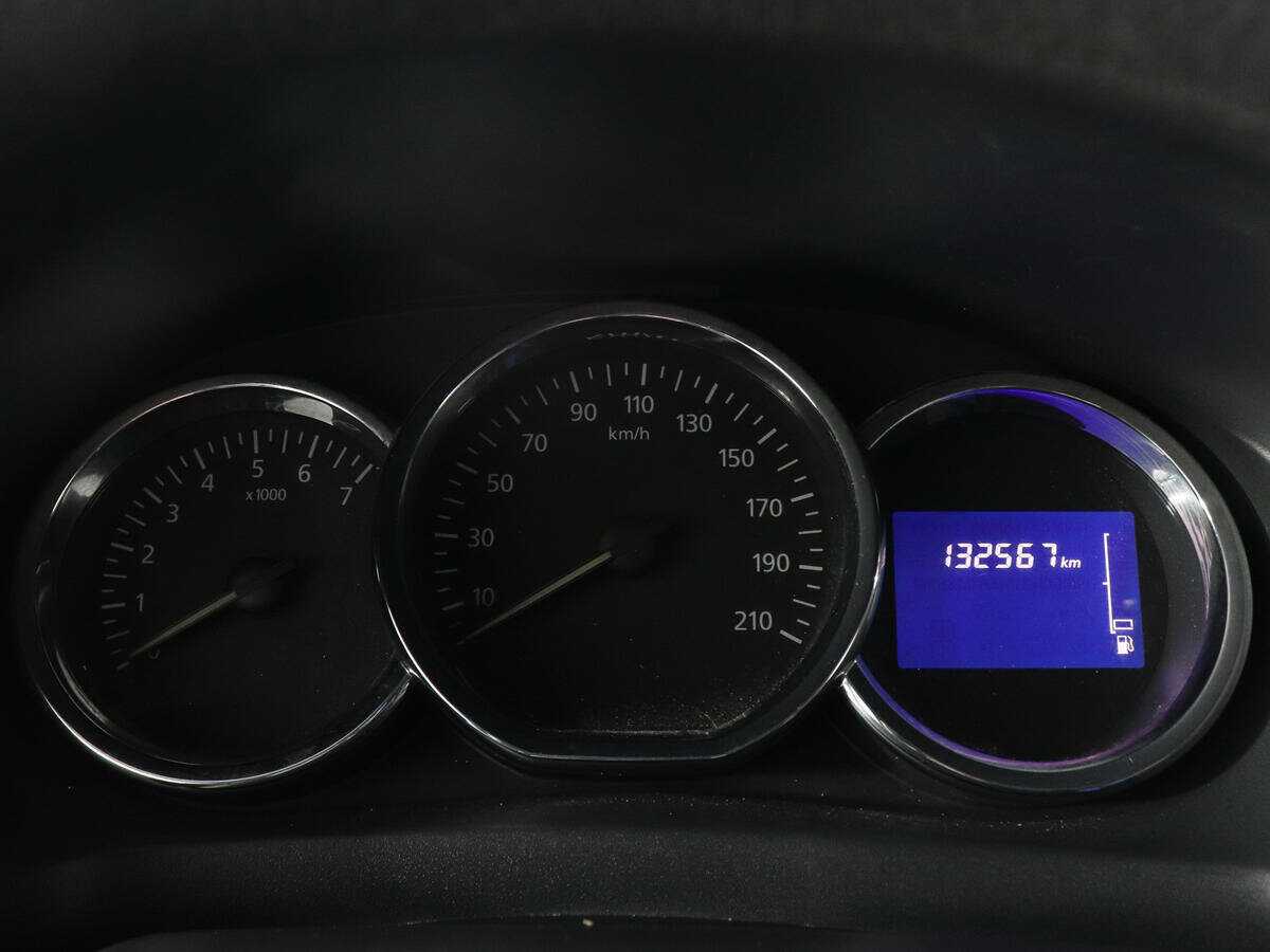 Renault Logan с пробегом — 2016 год. Фото: #10