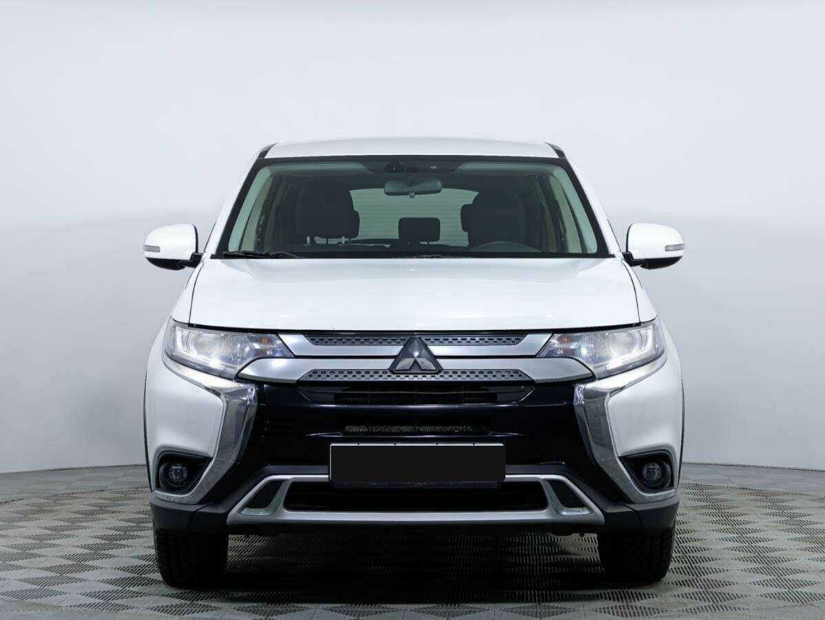 Mitsubishi Outlander с пробегом — 2018 год. Фото: #1