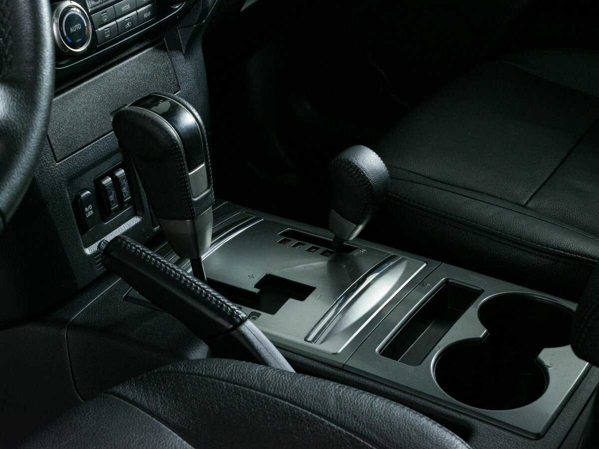 Mitsubishi Pajero с пробегом — 2013 год. Фото: #12