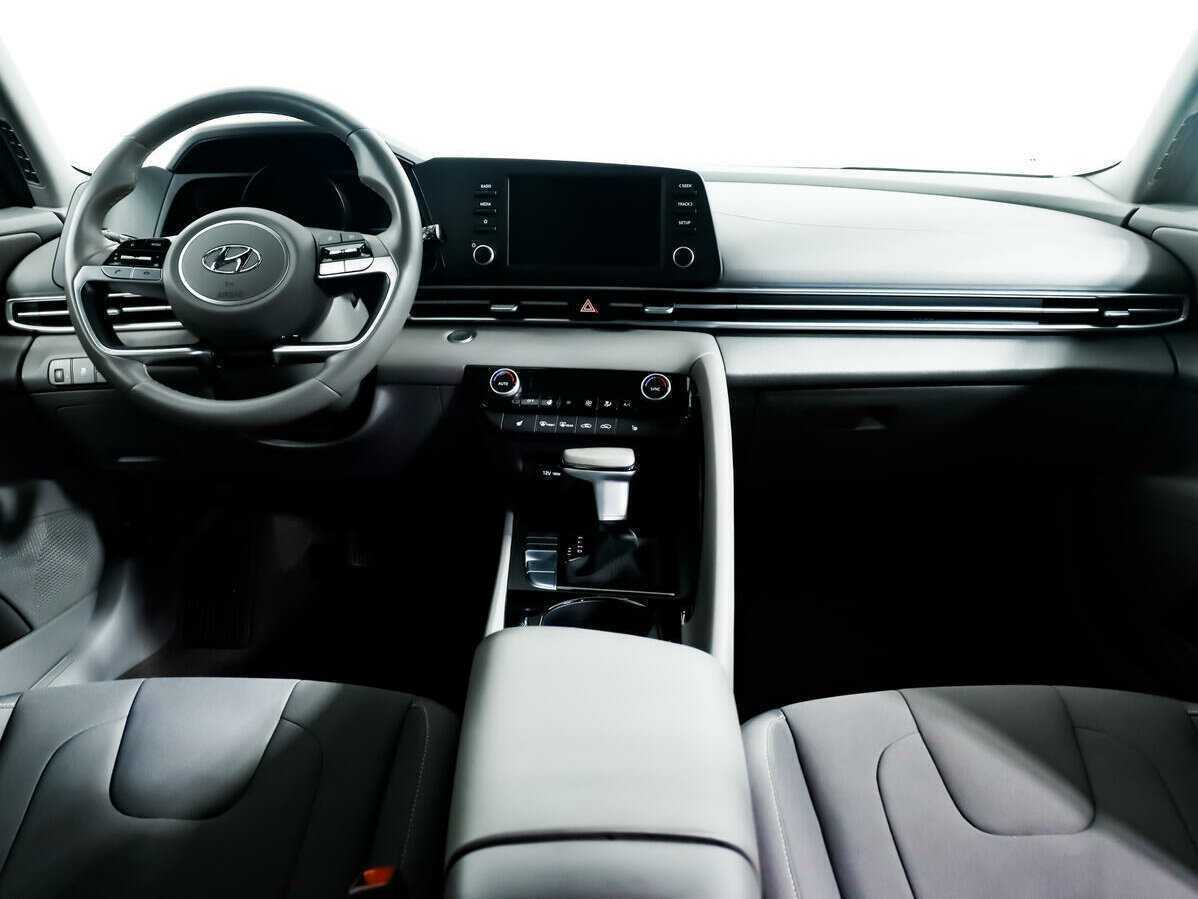 Hyundai Elantra с пробегом — 2021 год. Фото: #10