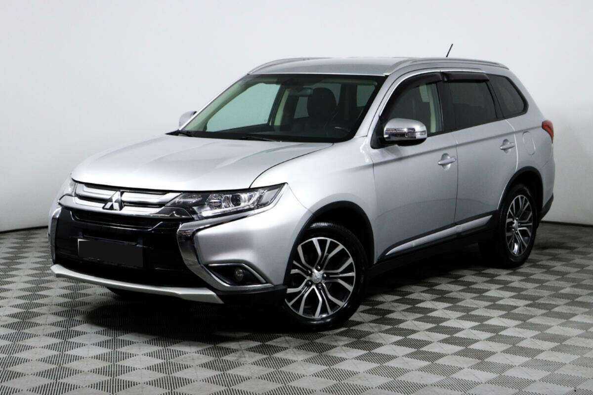Mitsubishi Outlander с пробегом — 2015 год. Посмотреть фото