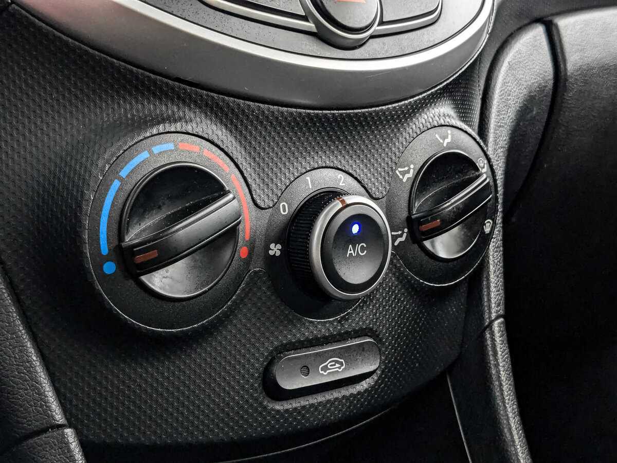 Hyundai Solaris с пробегом — 2013 год. Фото: #16