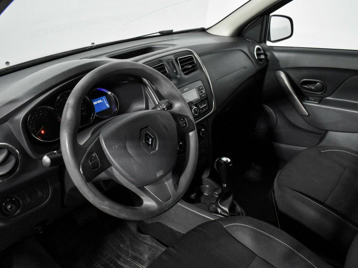 Renault Sandero с пробегом — 2017 год. Фото: #8