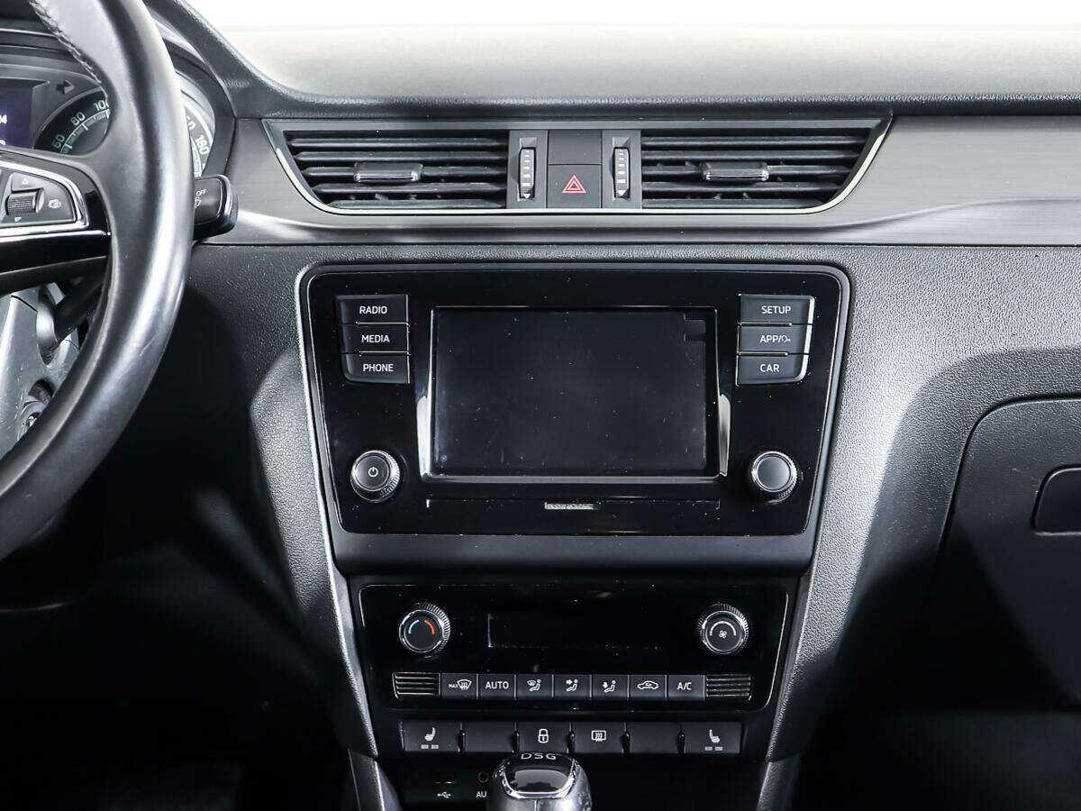 Skoda Rapid с пробегом — 2017 год. Фото: #11