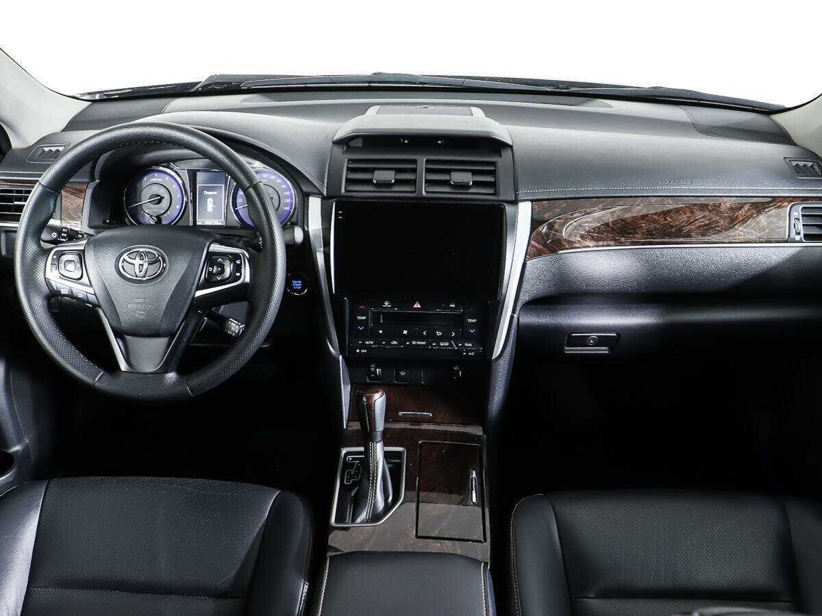Toyota Camry с пробегом — 2017 год. Фото: #11
