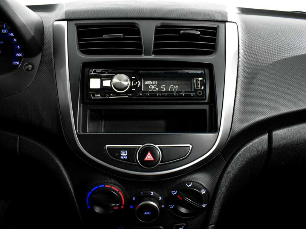 Hyundai Solaris с пробегом — 2014 год. Фото: #12