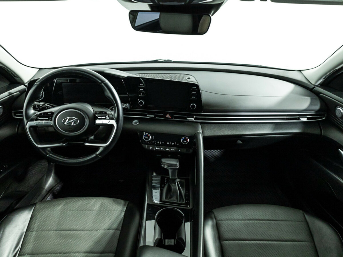 Hyundai Elantra с пробегом — 2022 год. Фото: #12