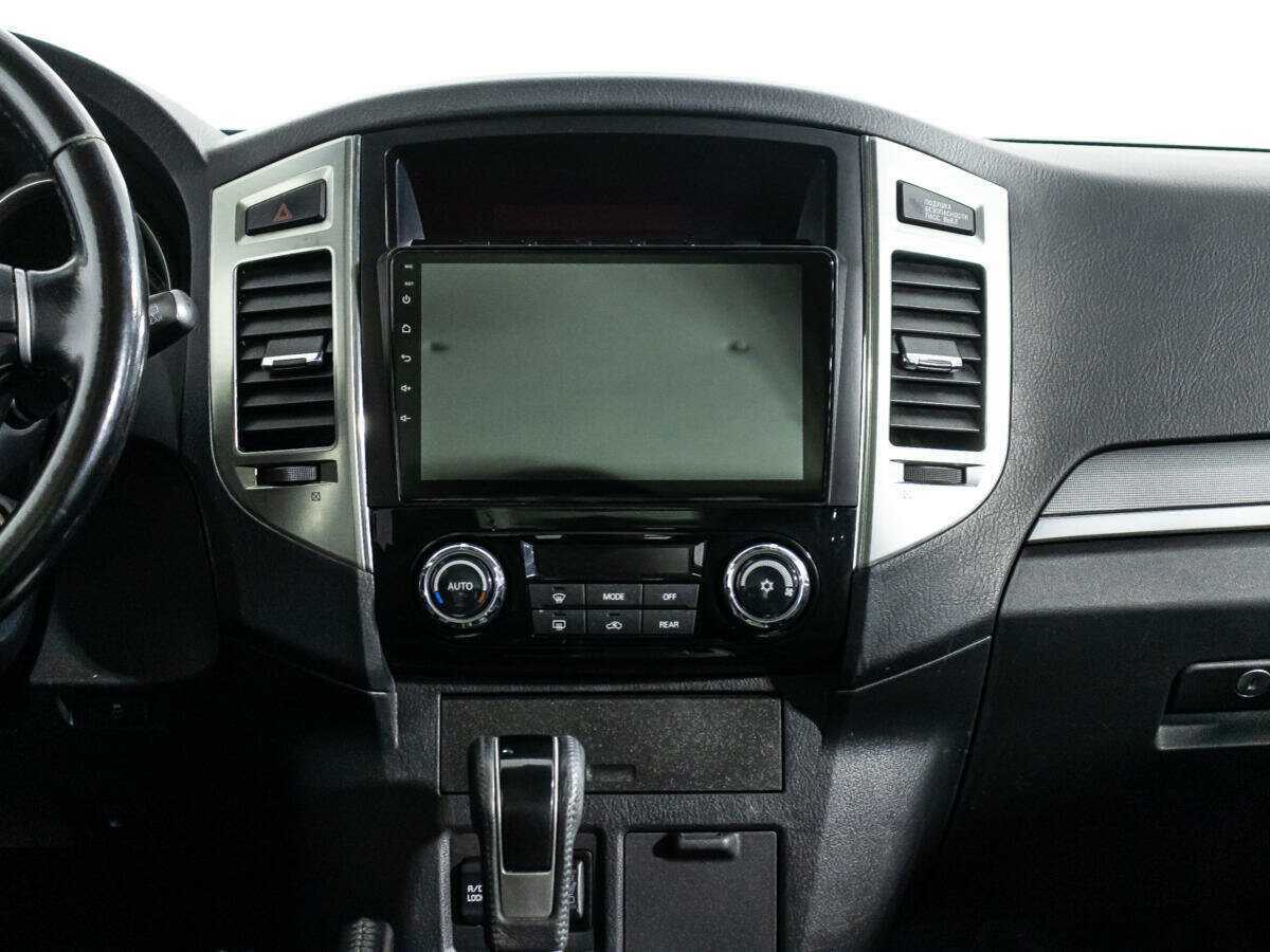 Mitsubishi Pajero с пробегом — 2015 год. Фото: #13