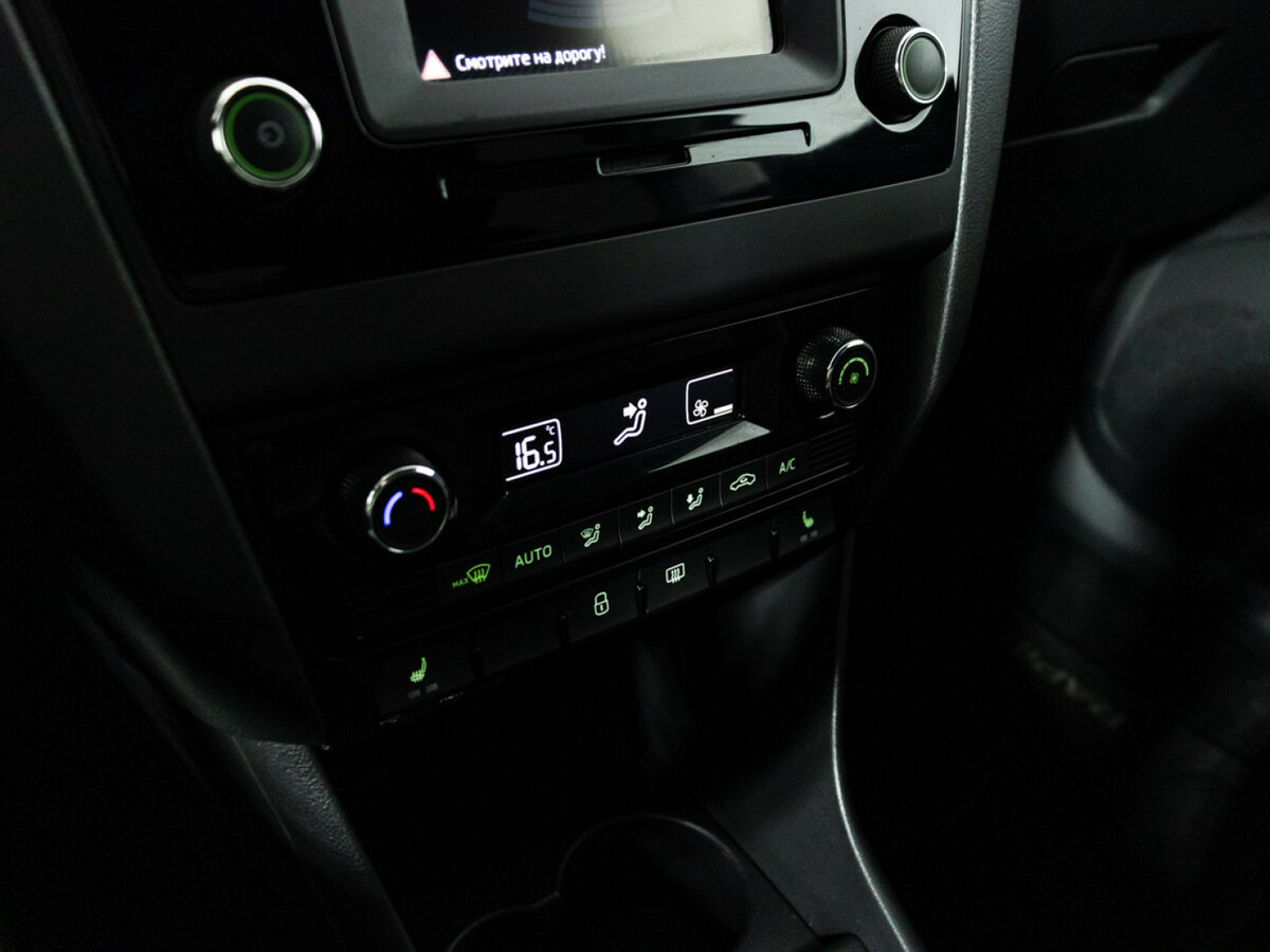 Skoda Rapid с пробегом — 2016 год. Фото: #15