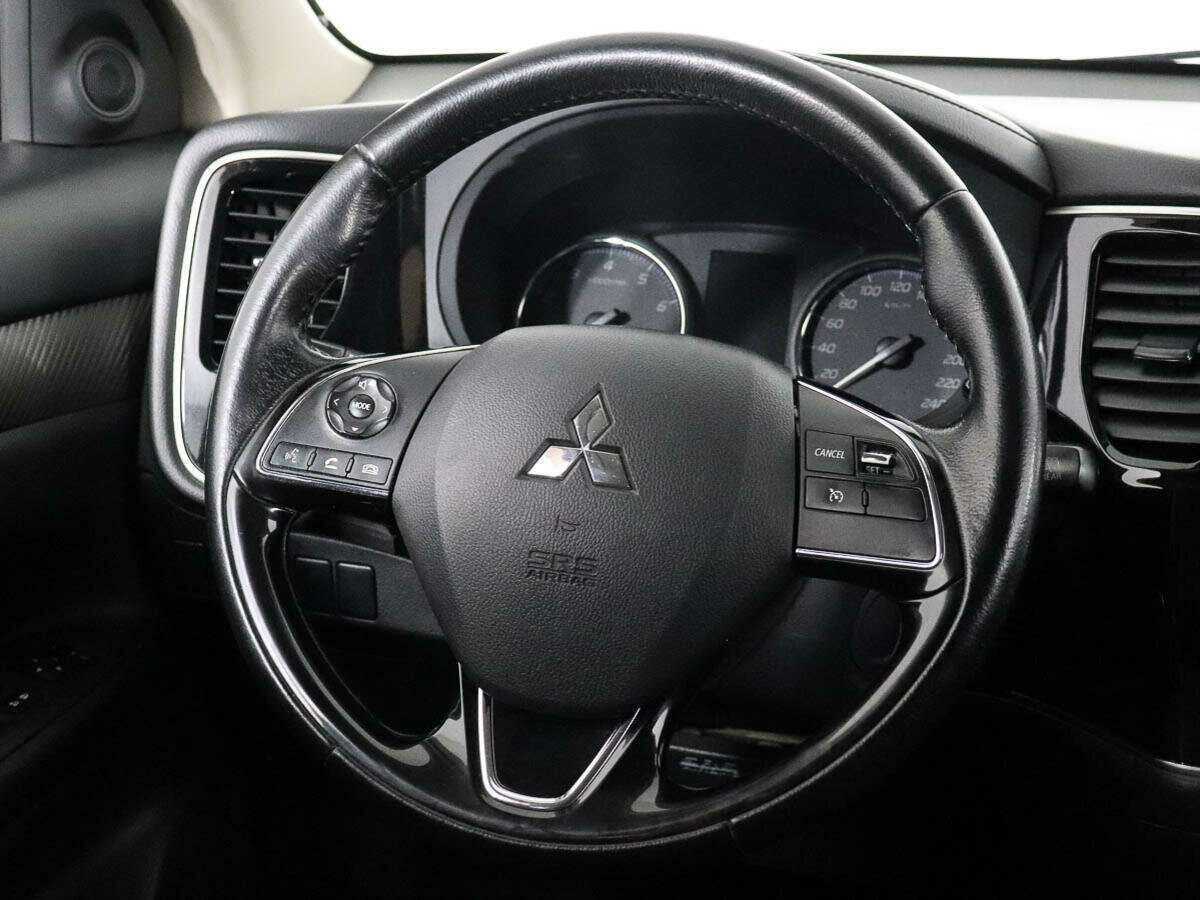 Mitsubishi Outlander с пробегом — 2015 год. Фото: #11