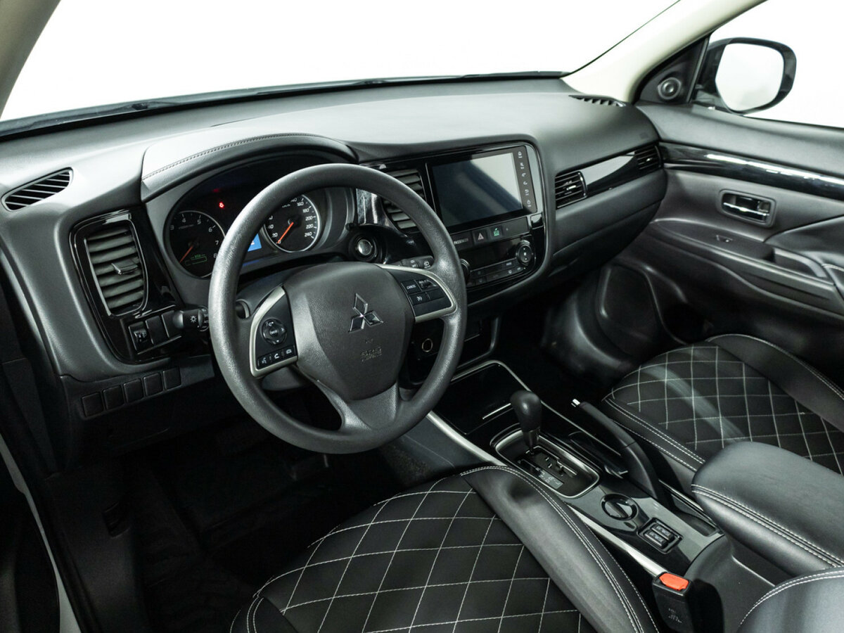 Mitsubishi Outlander с пробегом — 2022 год. Фото: #8