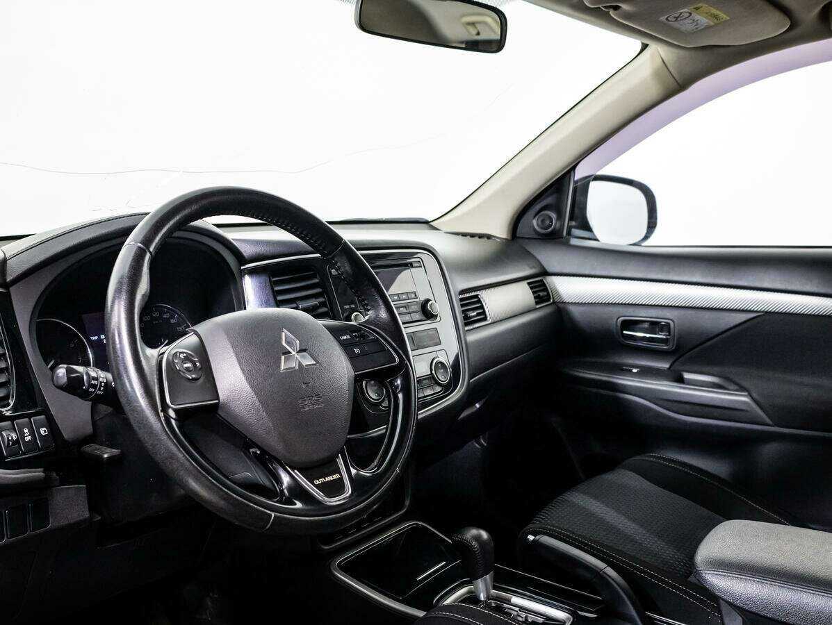 Mitsubishi Outlander с пробегом — 2017 год. Фото: #8