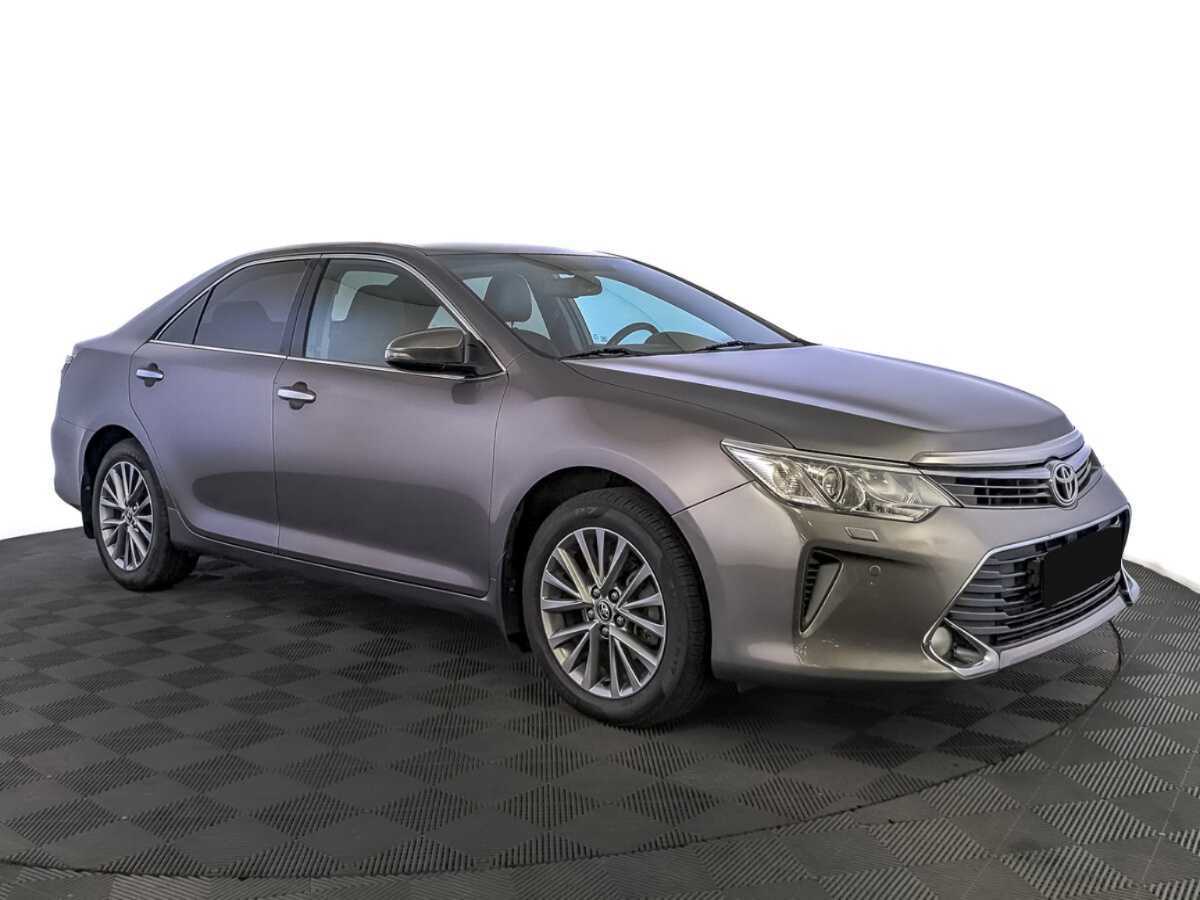 Toyota Camry с пробегом — 2016 год. Фото: #2