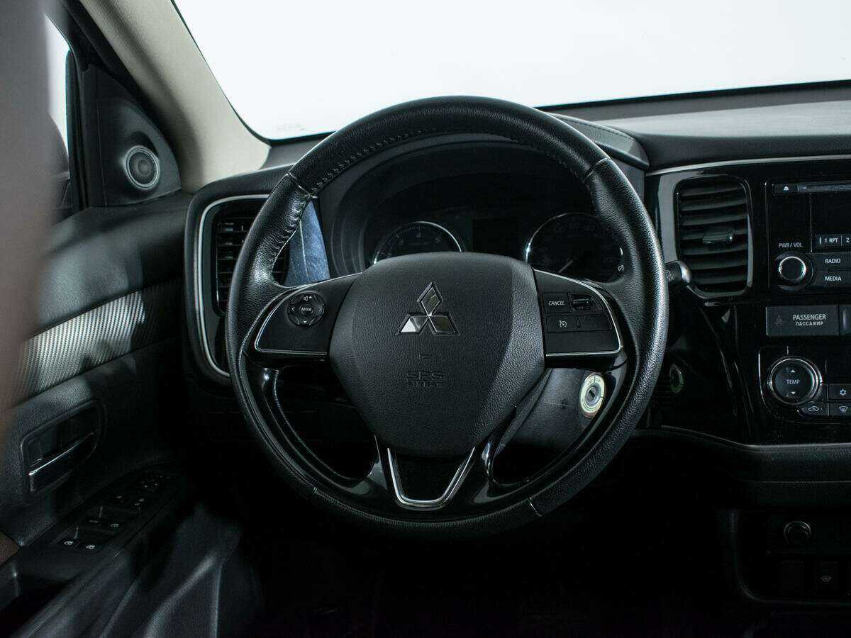 Mitsubishi Outlander с пробегом — 2017 год. Фото: #12