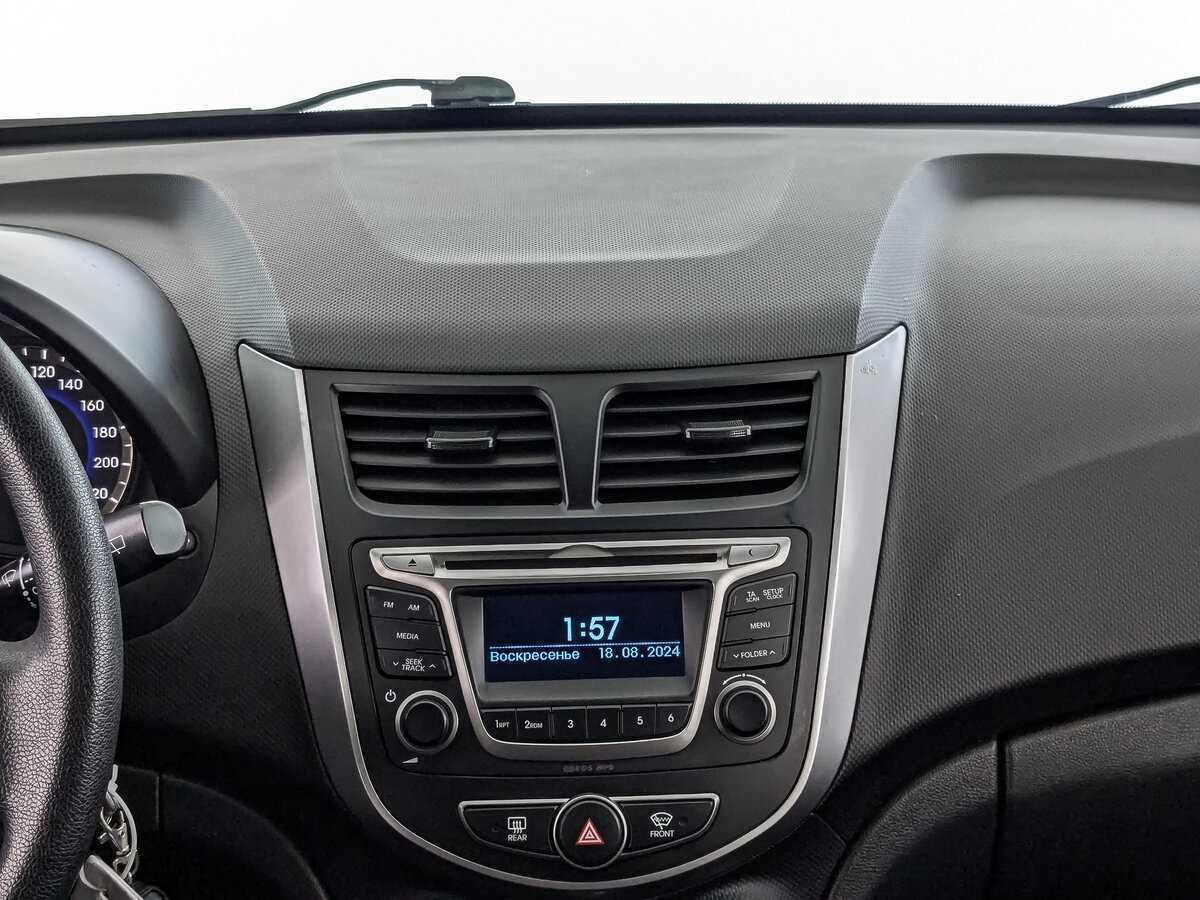 Hyundai Solaris с пробегом — 2015 год. Фото: #12