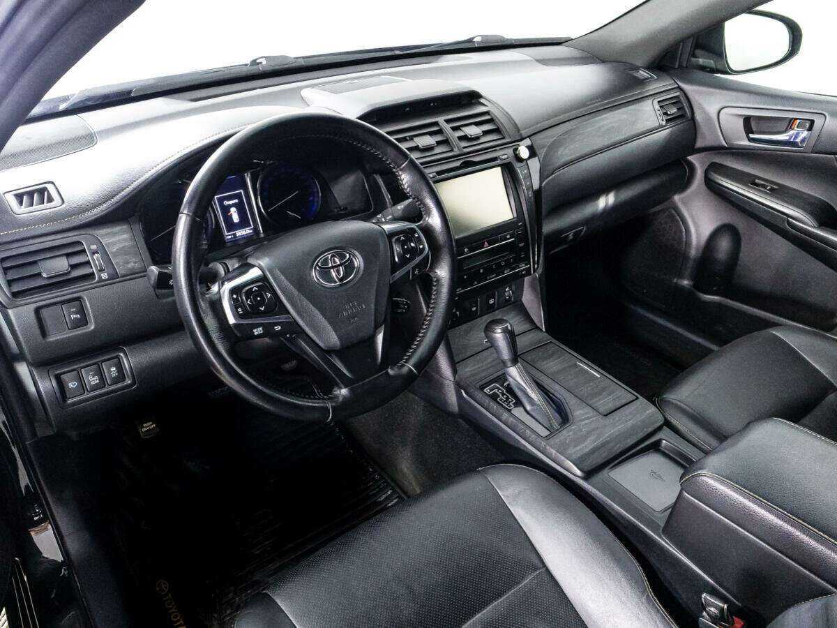 Toyota Camry с пробегом — 2017 год. Фото: #10