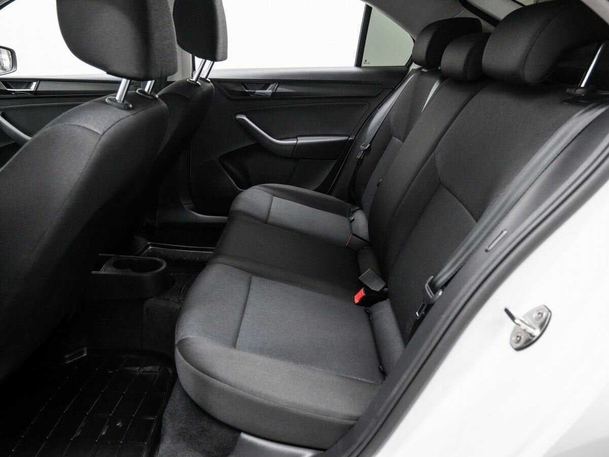 Skoda Rapid с пробегом — 2019 год. Фото: #12