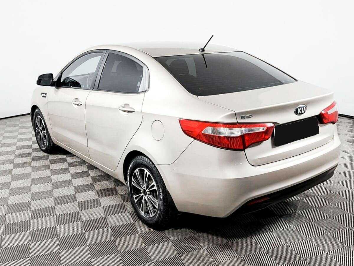 Kia Rio с пробегом — 2013 год. Фото: #6