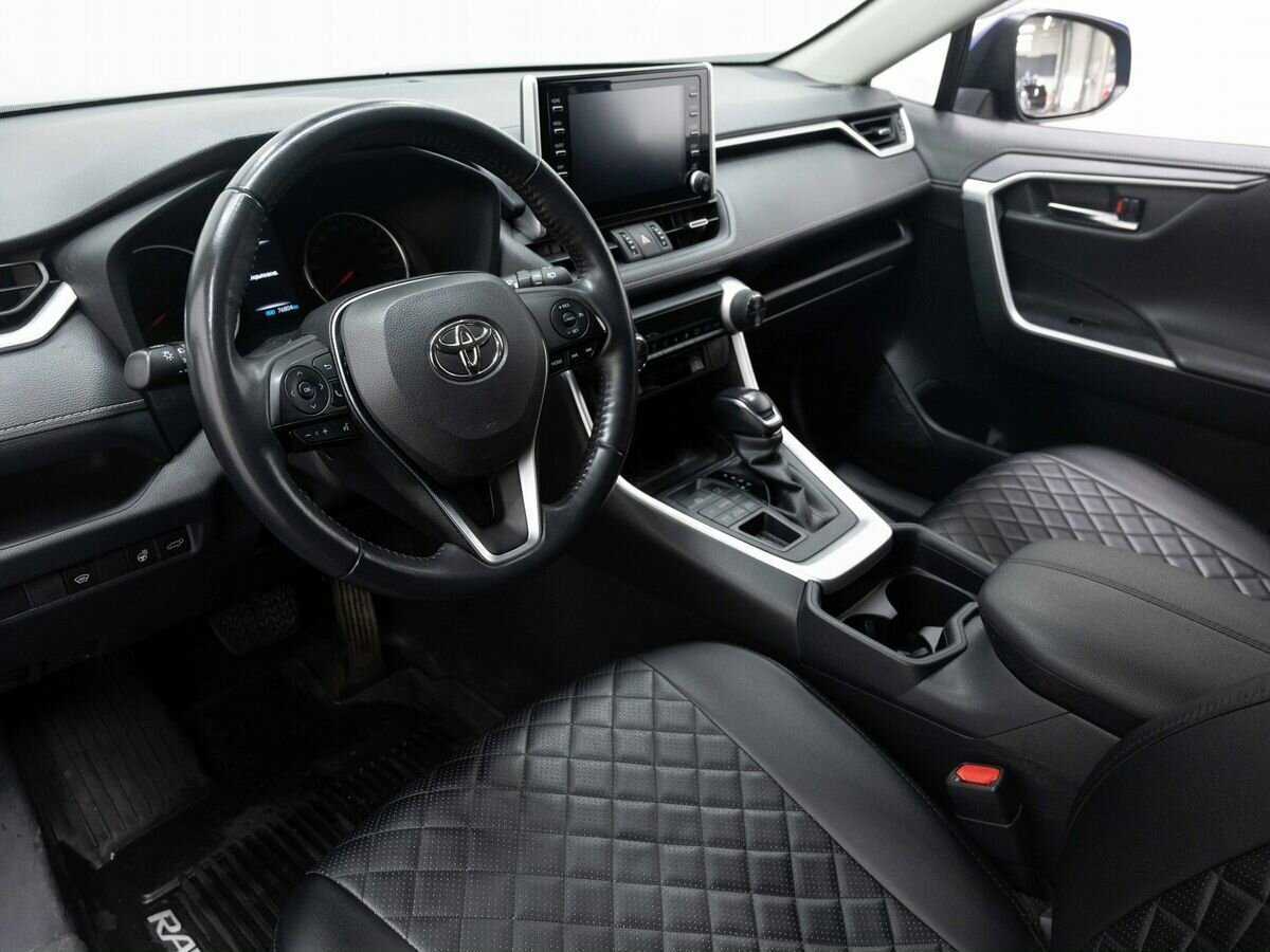 Toyota RAV4 с пробегом — 2021 год. Фото: #7