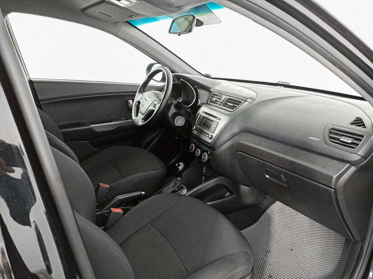 Kia Rio с пробегом — 2017 год. Фото: #6