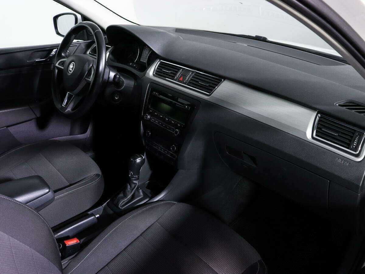 Skoda Rapid с пробегом — 2014 год. Фото: #7
