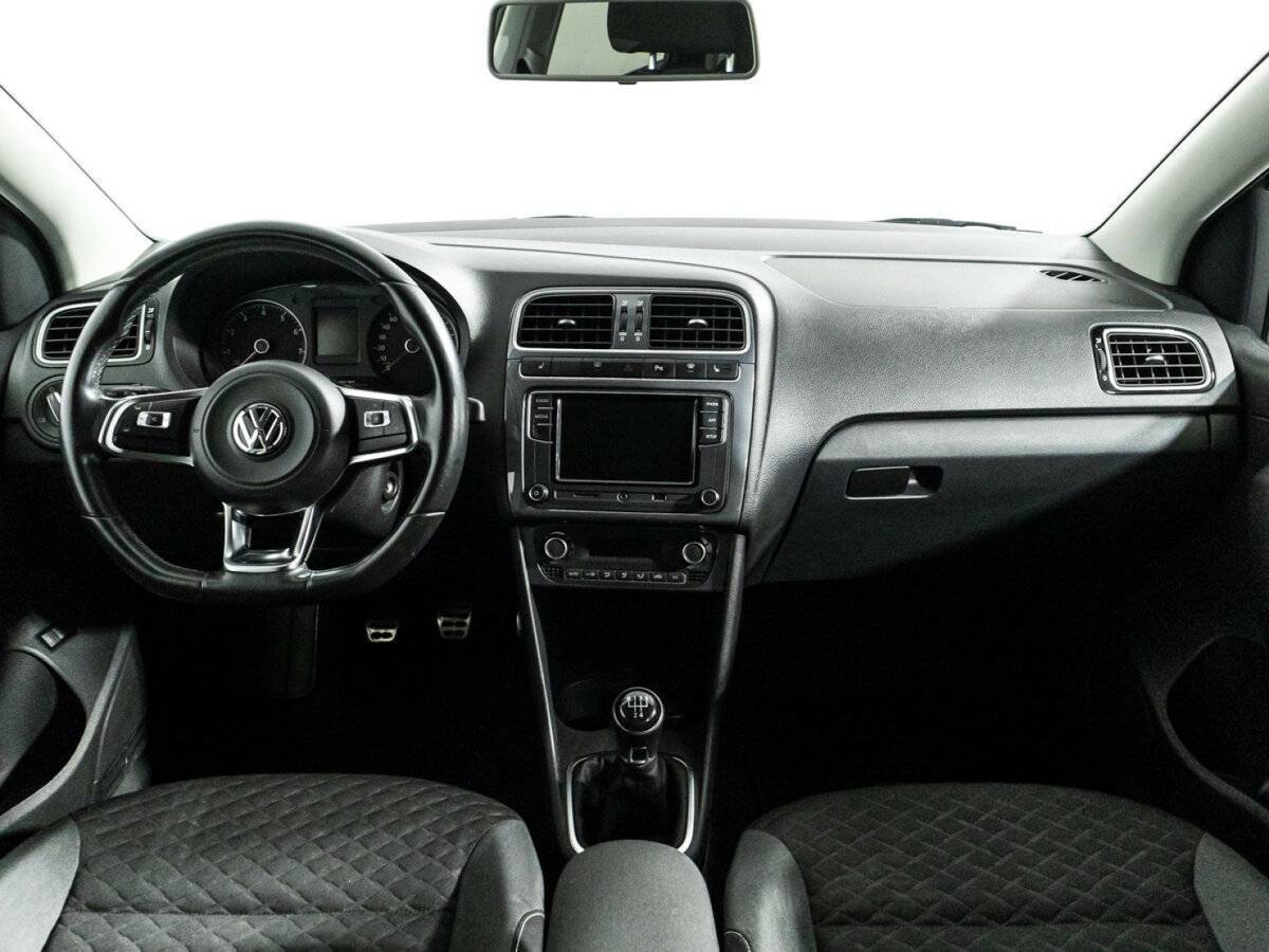 Volkswagen Polo с пробегом — 2018 год. Фото: #12