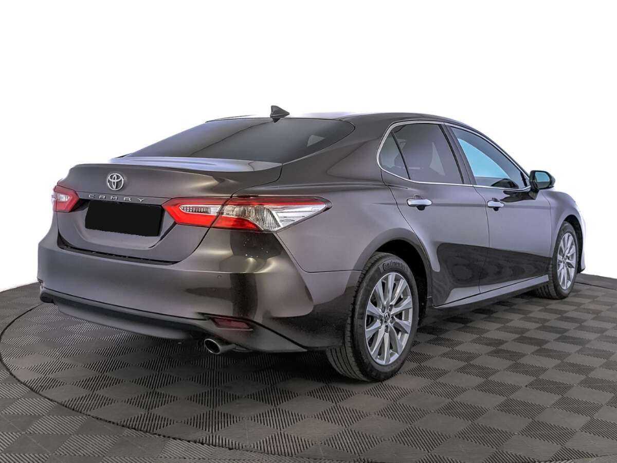 Toyota Camry с пробегом — 2018 год. Фото: #4