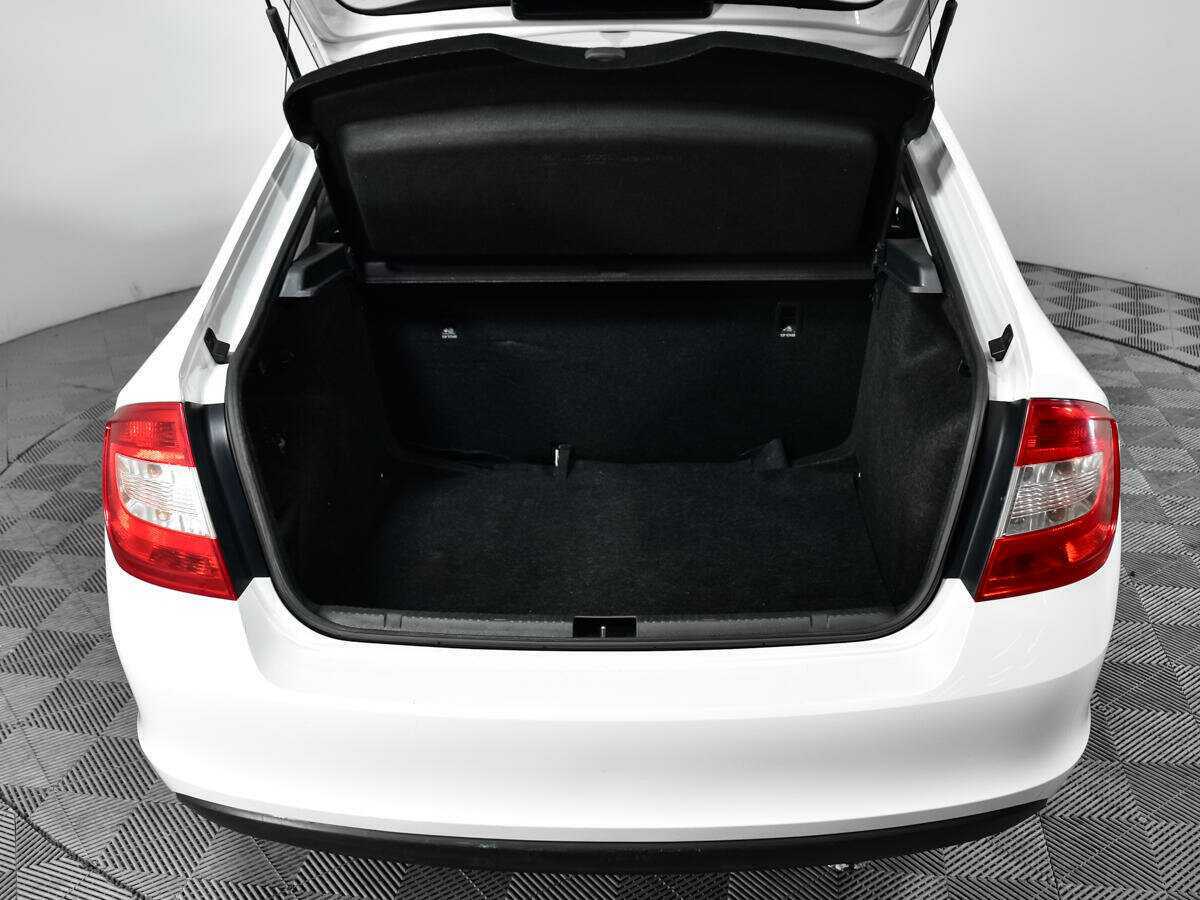 Skoda Rapid с пробегом — 2017 год. Фото: #13