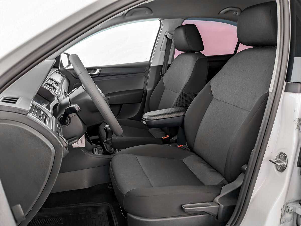 Skoda Rapid с пробегом — 2017 год. Фото: #15