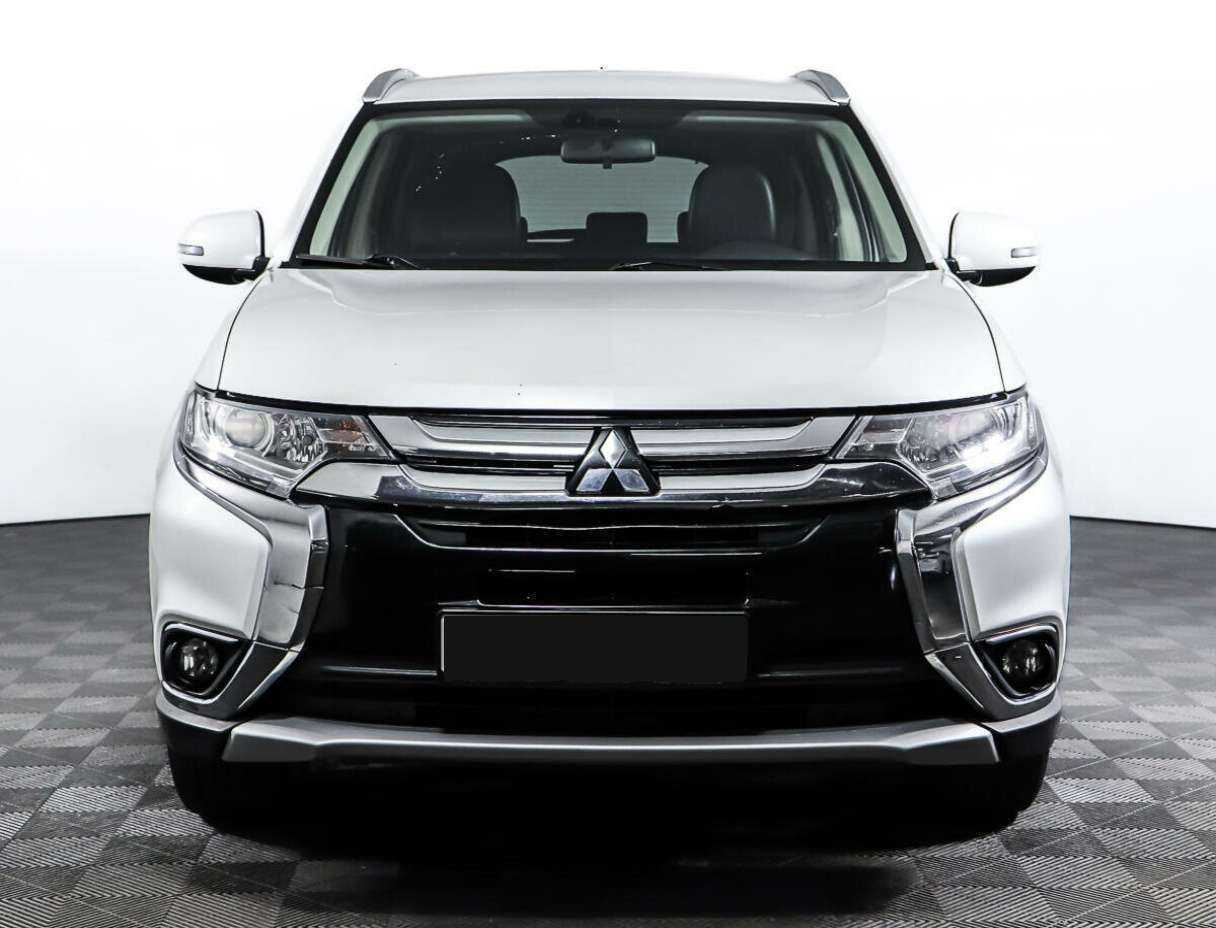 Mitsubishi Outlander с пробегом — 2016 год. Фото: #1