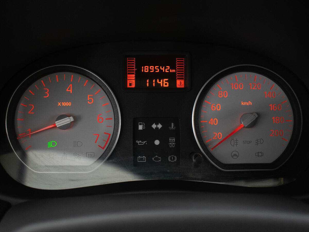 Renault Sandero с пробегом — 2013 год. Фото: #8