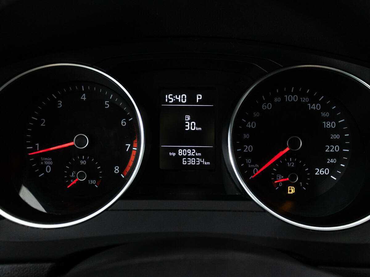 Volkswagen Jetta с пробегом — 2015 год. Фото: #11