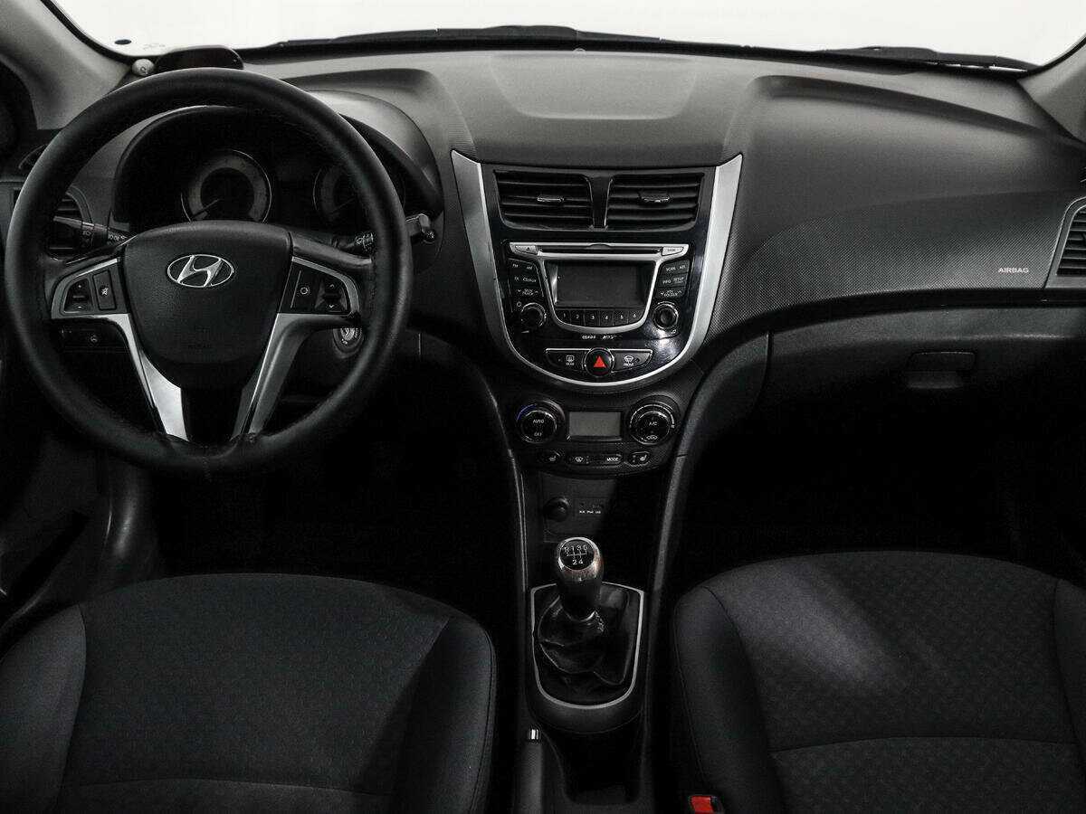 Hyundai Solaris с пробегом — 2013 год. Фото: #11