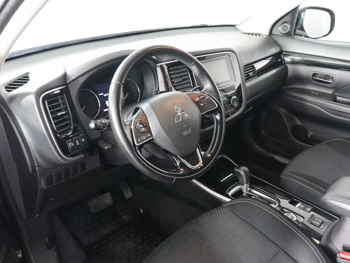 Mitsubishi Outlander с пробегом — 2019 год. Фото: #8