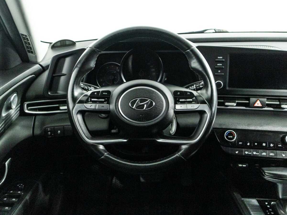 Hyundai Elantra с пробегом — 2021 год. Фото: #16