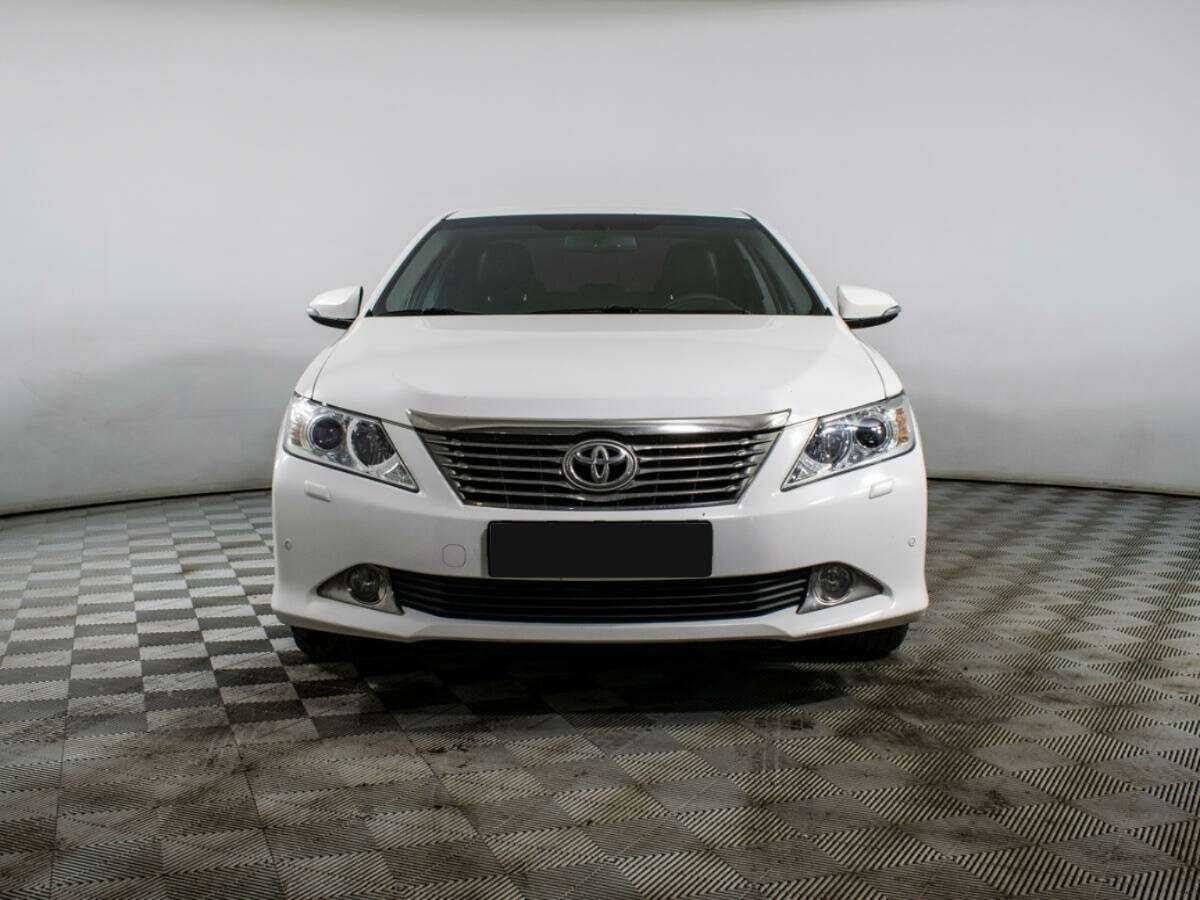 Toyota Camry с пробегом — 2014 год. Фото: #1