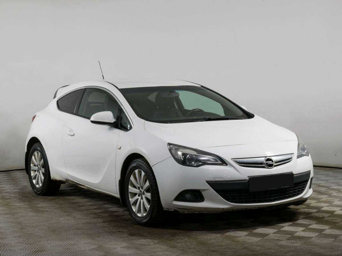 Opel Astra с пробегом — 2012 год. Фото: #2