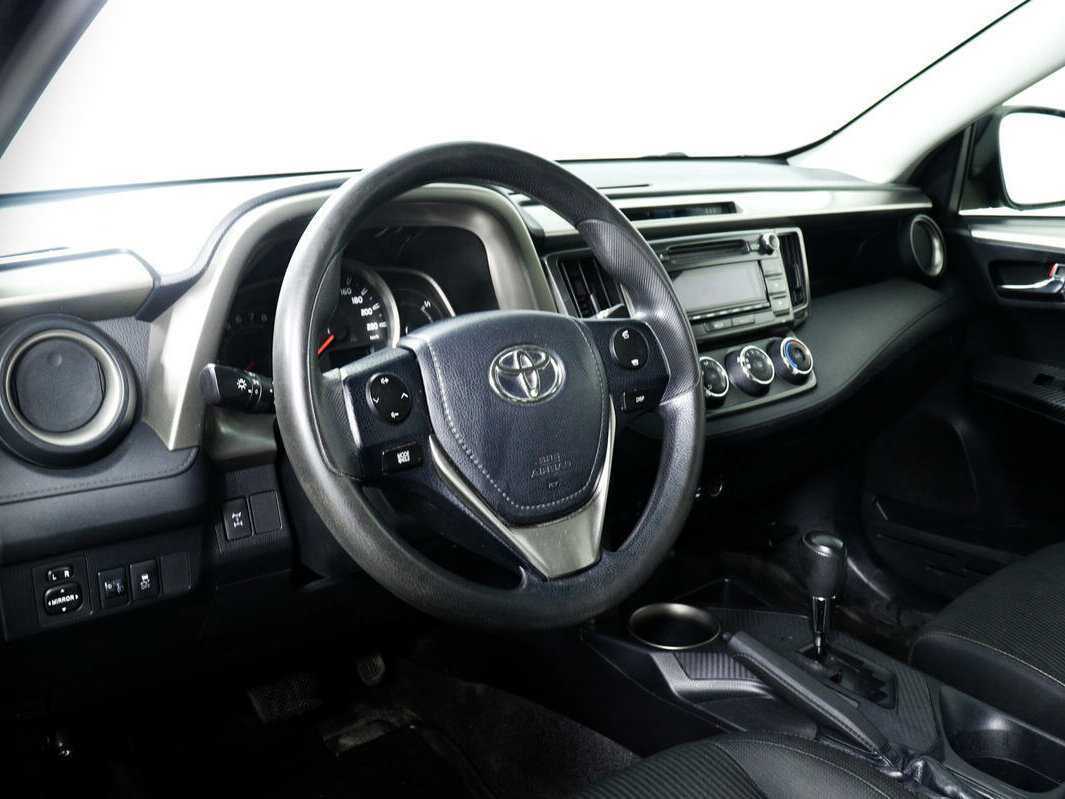 Toyota RAV4 с пробегом — 2013 год. Фото: #11