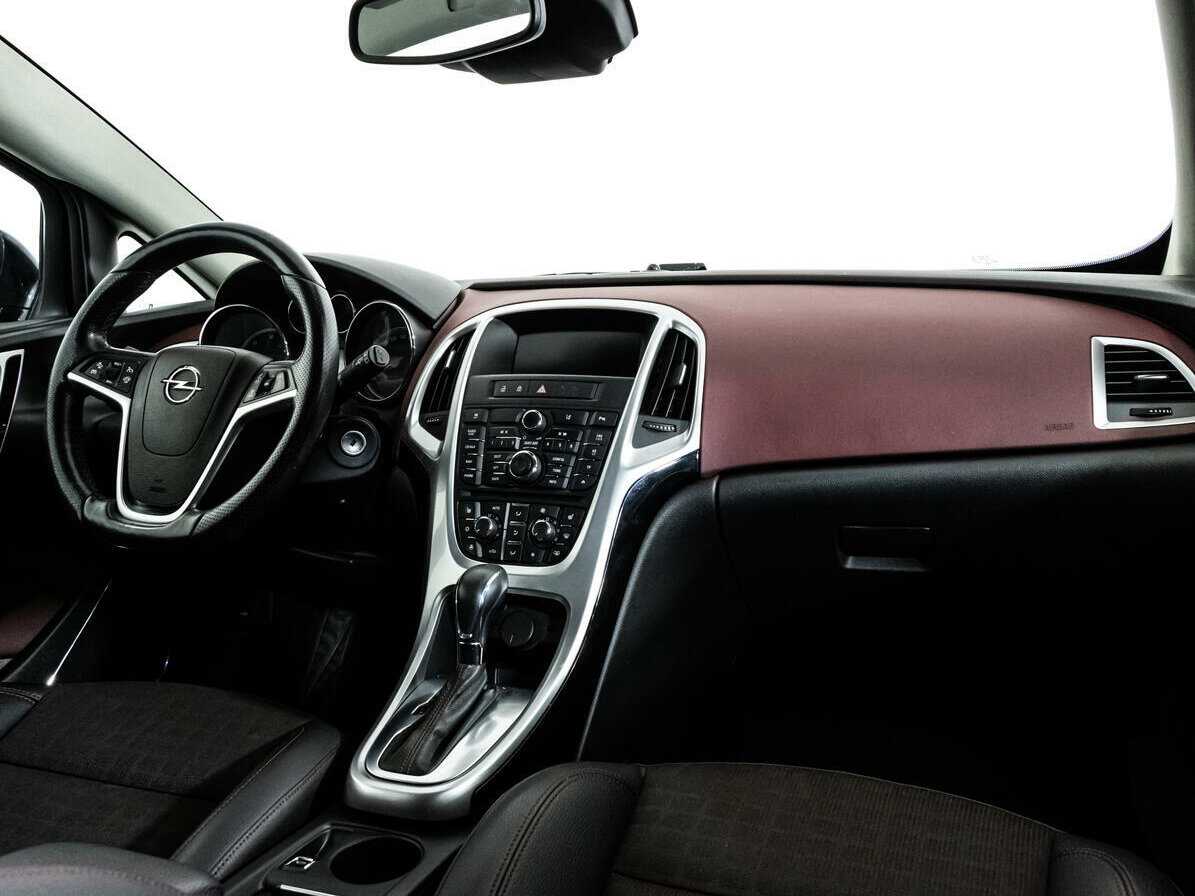 Opel Astra с пробегом — 2013 год. Фото: #8