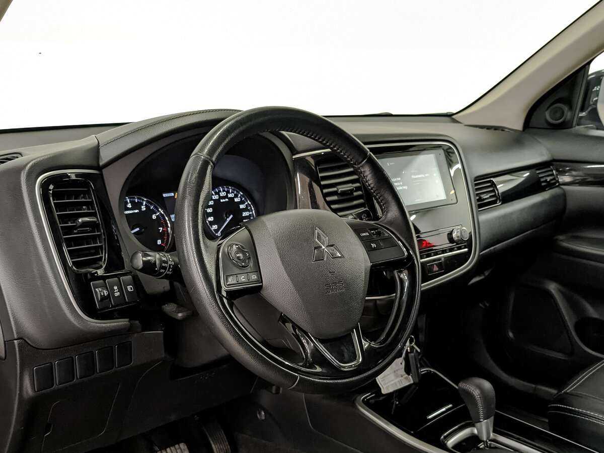 Mitsubishi Outlander с пробегом — 2020 год. Фото: #10