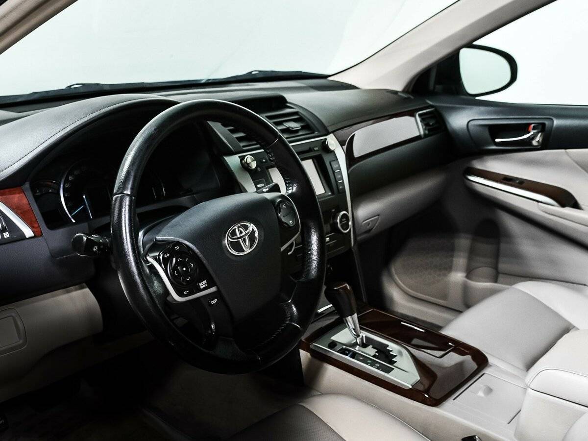 Toyota Camry с пробегом — 2012 год. Фото: #11