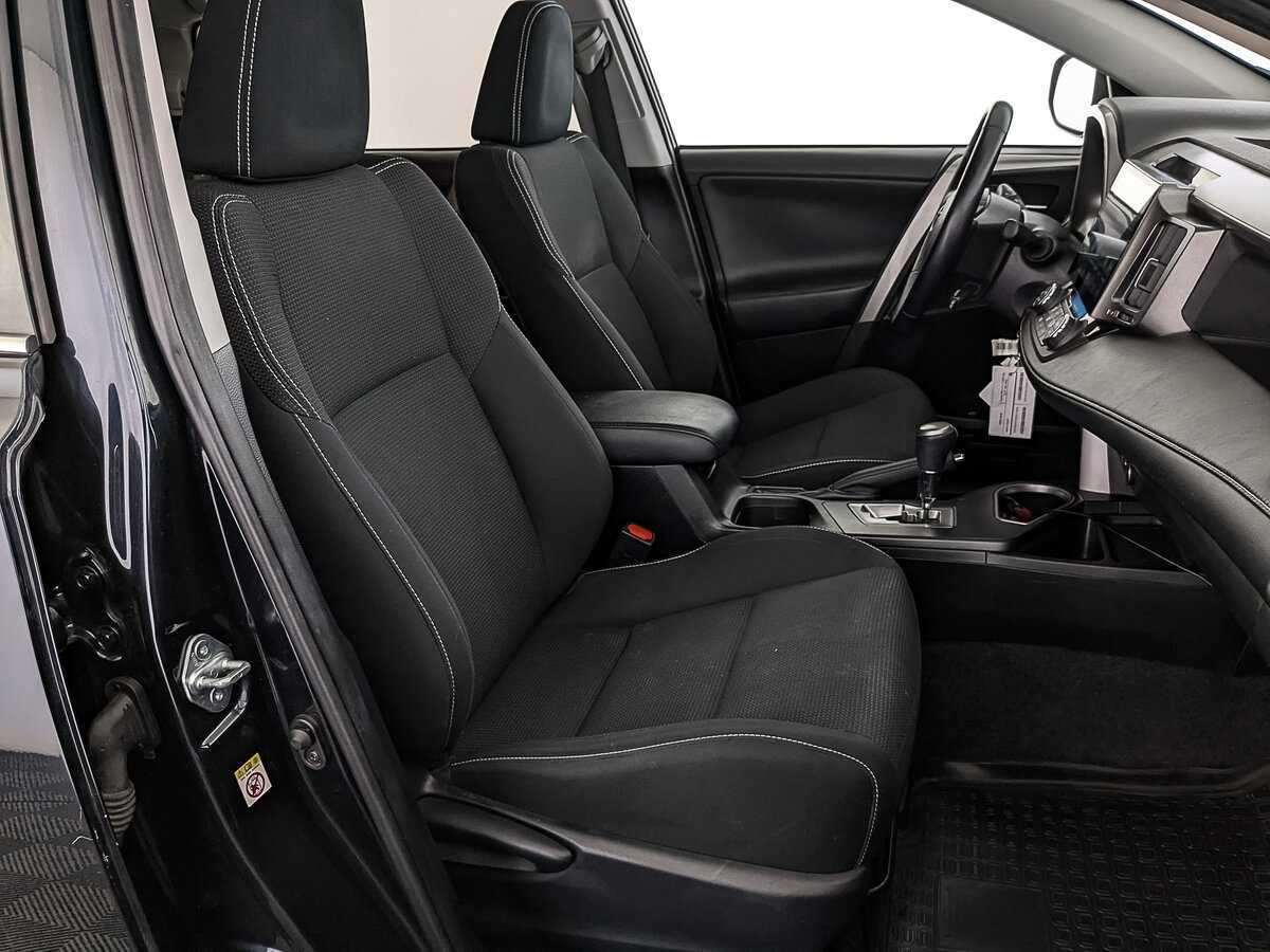 Toyota RAV4 с пробегом — 2017 год. Фото: #21