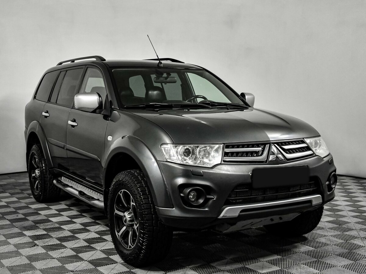 Mitsubishi Pajero Sport с пробегом — 2013 год. Фото: #2
