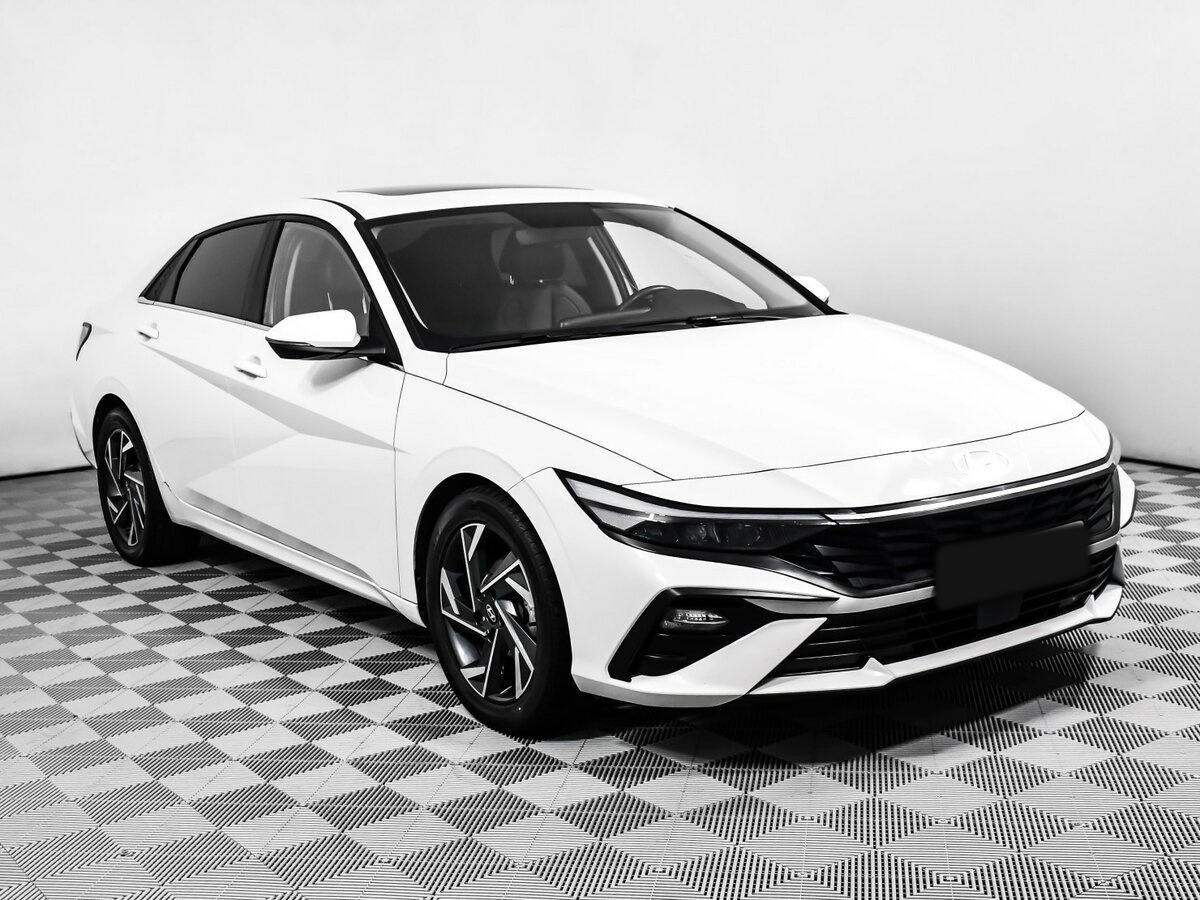 Hyundai Elantra с пробегом — 2023 год. Фото: #2