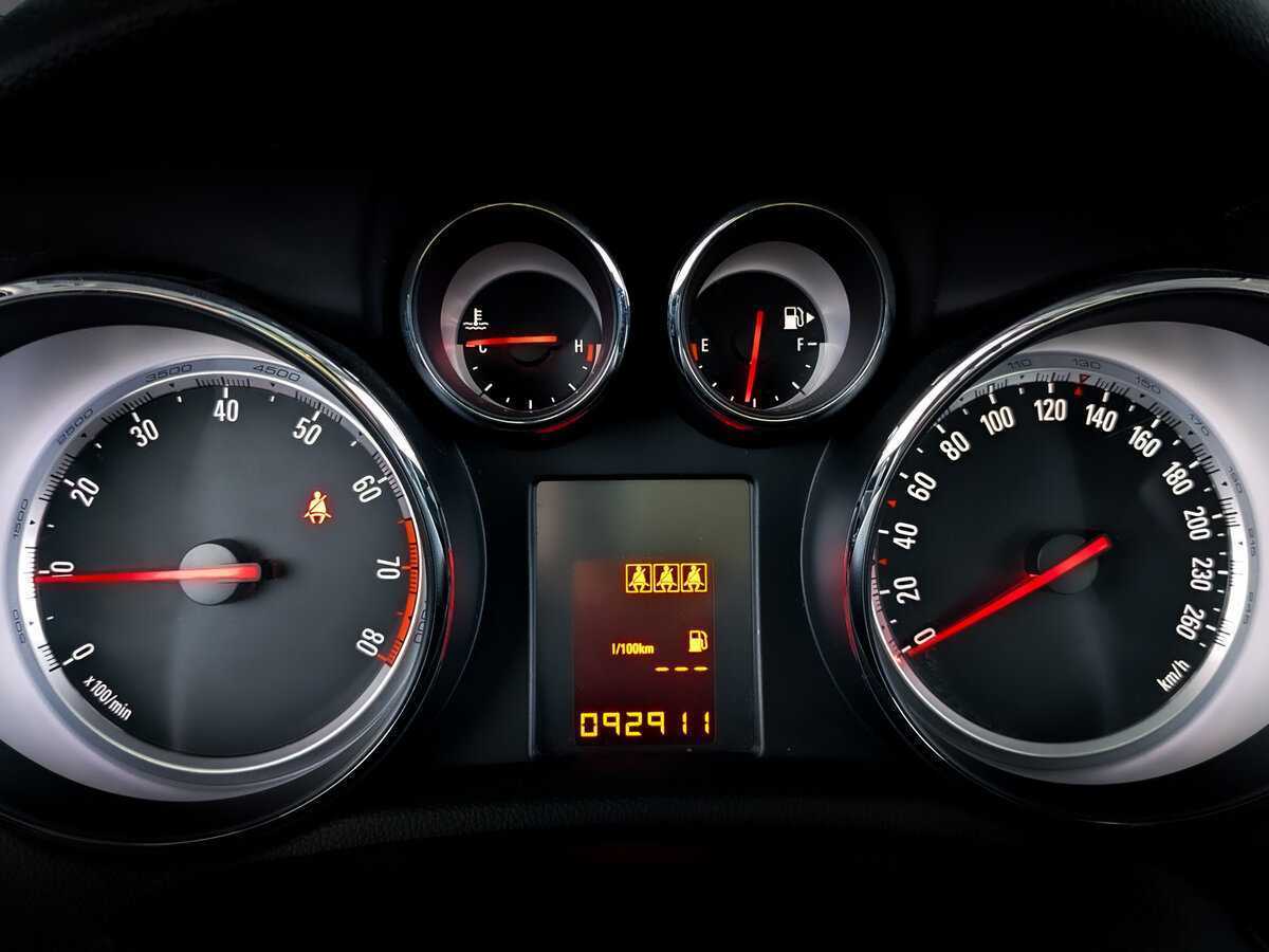 Opel Mokka с пробегом — 2013 год. Фото: #12