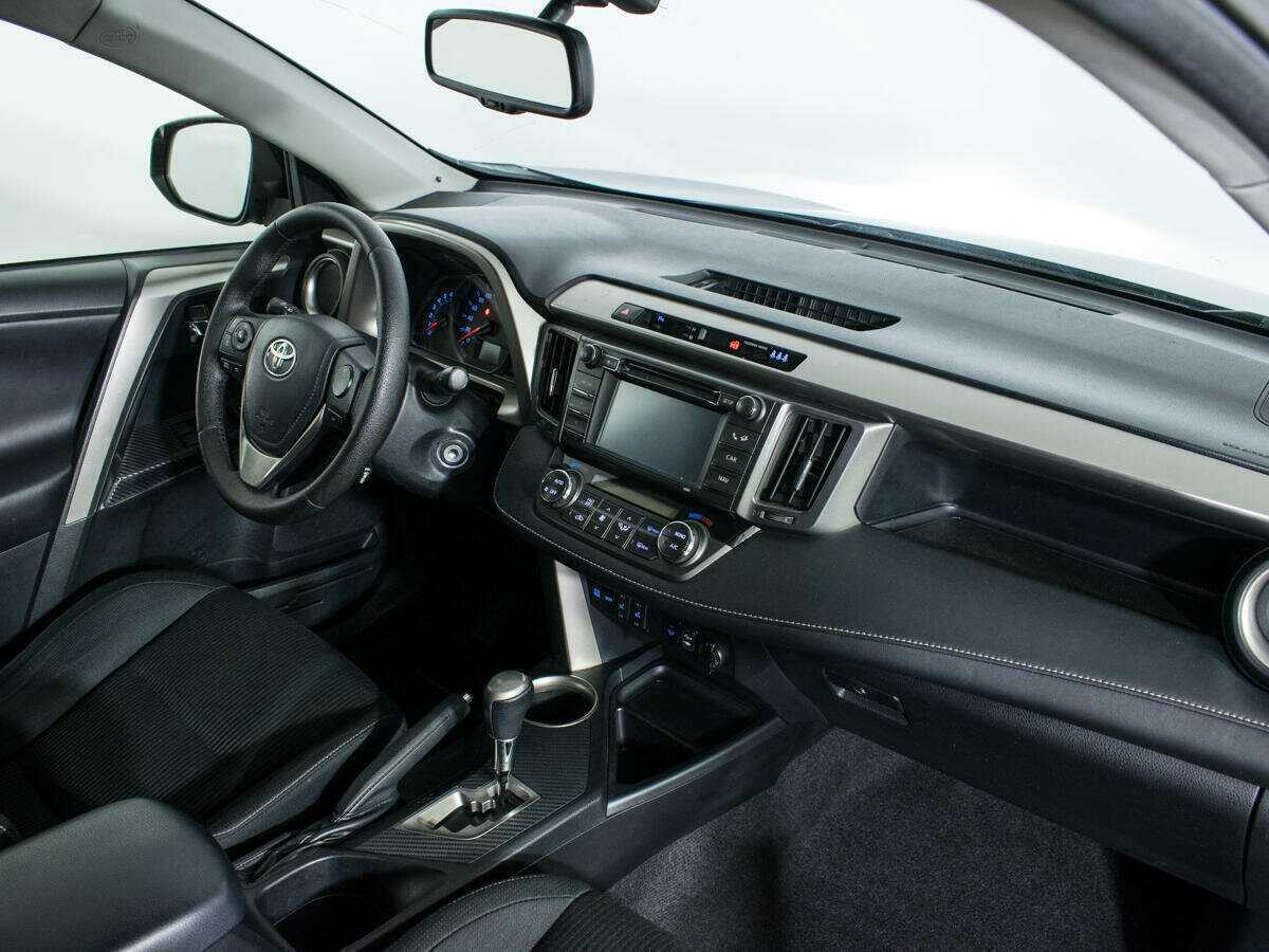 Toyota RAV4 с пробегом — 2015 год. Фото: #8